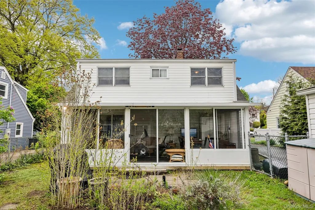 58 Oxford Street Roslyn Heights NY 11577