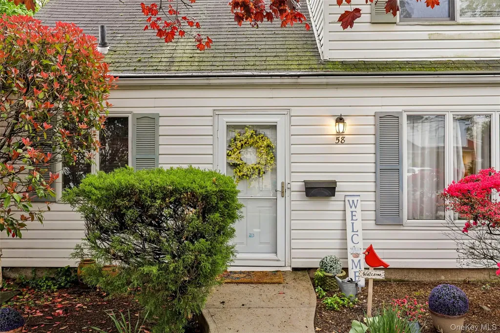 58 Oxford Street Roslyn Heights NY 11577