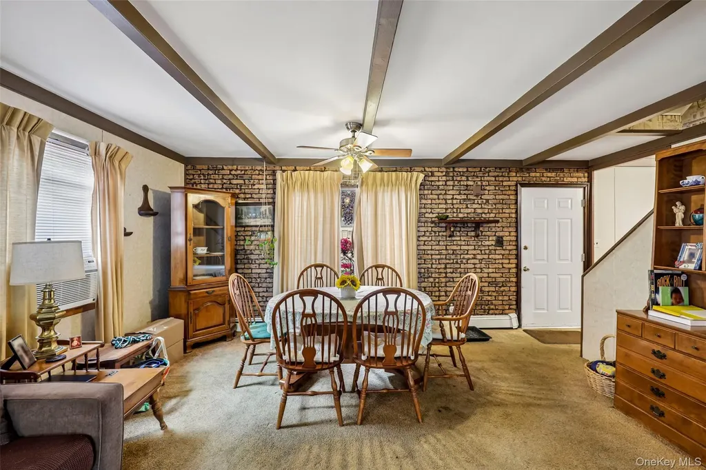 58 Oxford Street Roslyn Heights NY 11577