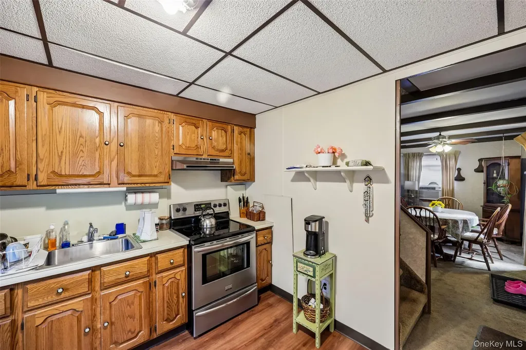 58 Oxford Street Roslyn Heights NY 11577