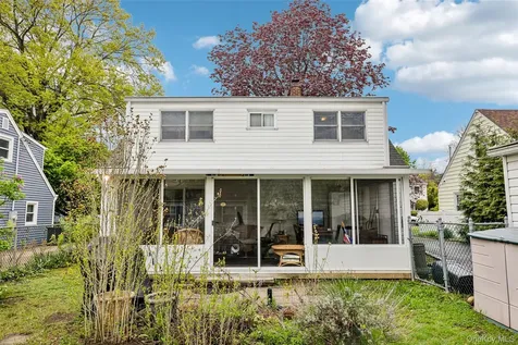 58 Oxford Street Roslyn Heights NY 11577