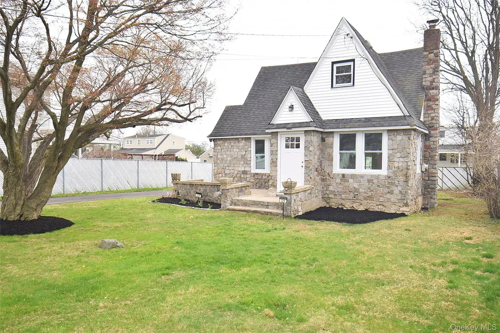 229 14th Street West Babylon NY 11704
