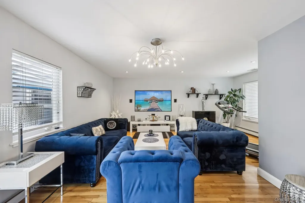 11 Mid Place Bohemia NY 11716
