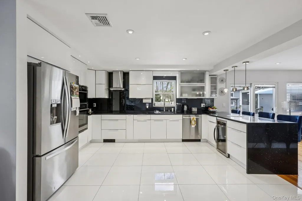 11 Mid Place Bohemia NY 11716