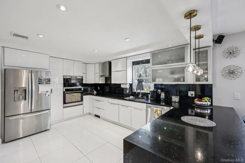 11 Mid Place Bohemia NY 11716