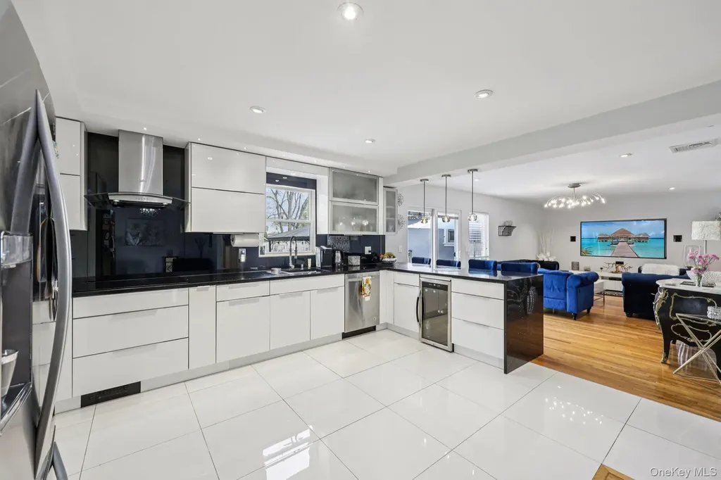 11 Mid Place Bohemia NY 11716