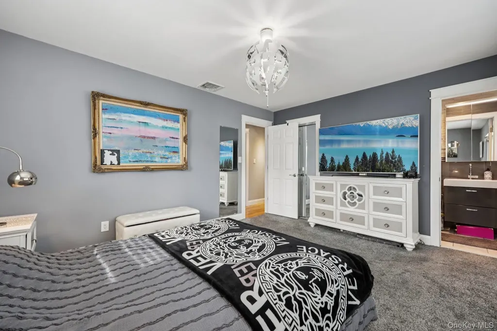 11 Mid Place Bohemia NY 11716