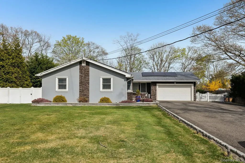 11 Mid Place Bohemia NY 11716