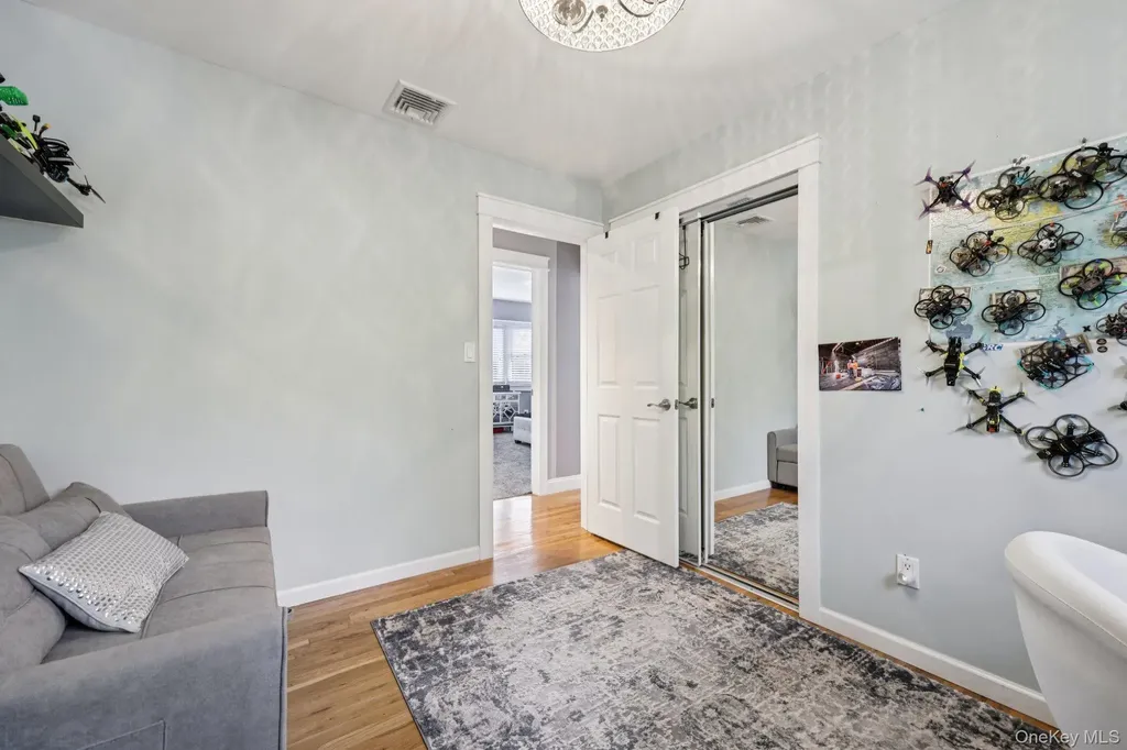 11 Mid Place Bohemia NY 11716