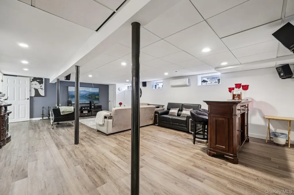 11 Mid Place Bohemia NY 11716