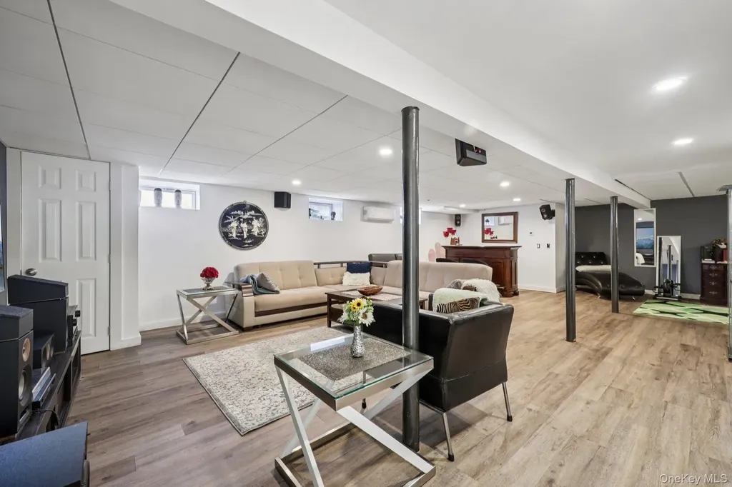 11 Mid Place Bohemia NY 11716