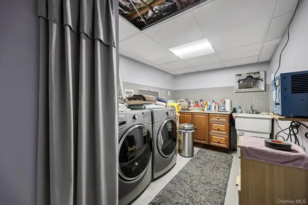 11 Mid Place Bohemia NY 11716