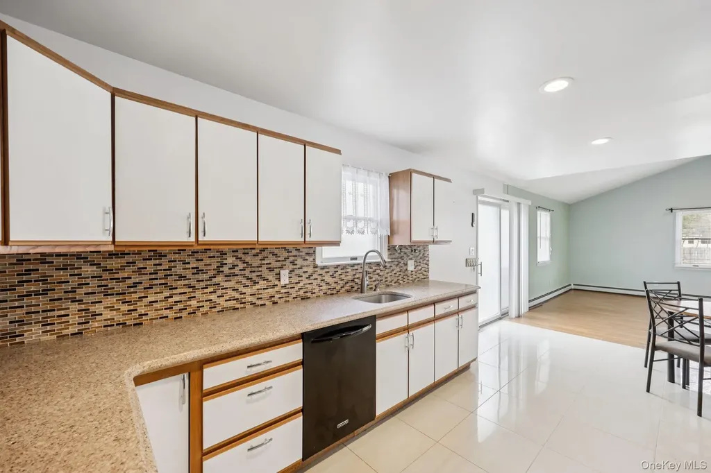 11 Mid Place Bohemia NY 11716