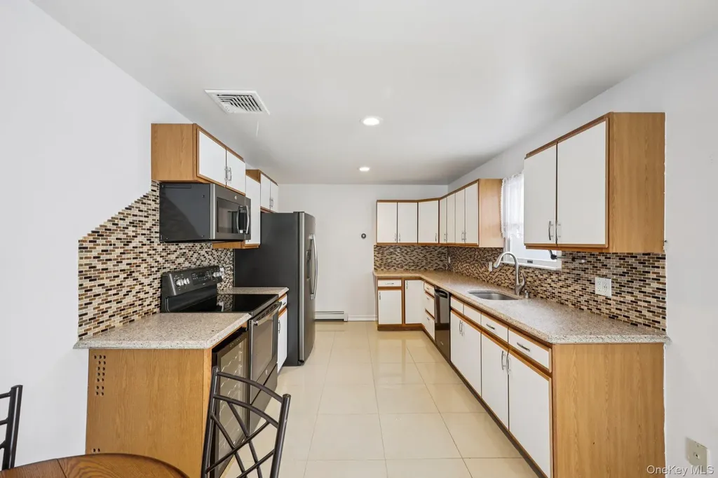 11 Mid Place Bohemia NY 11716