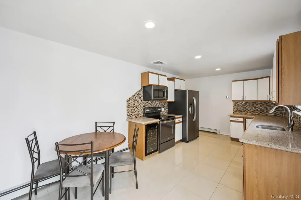 11 Mid Place Bohemia NY 11716