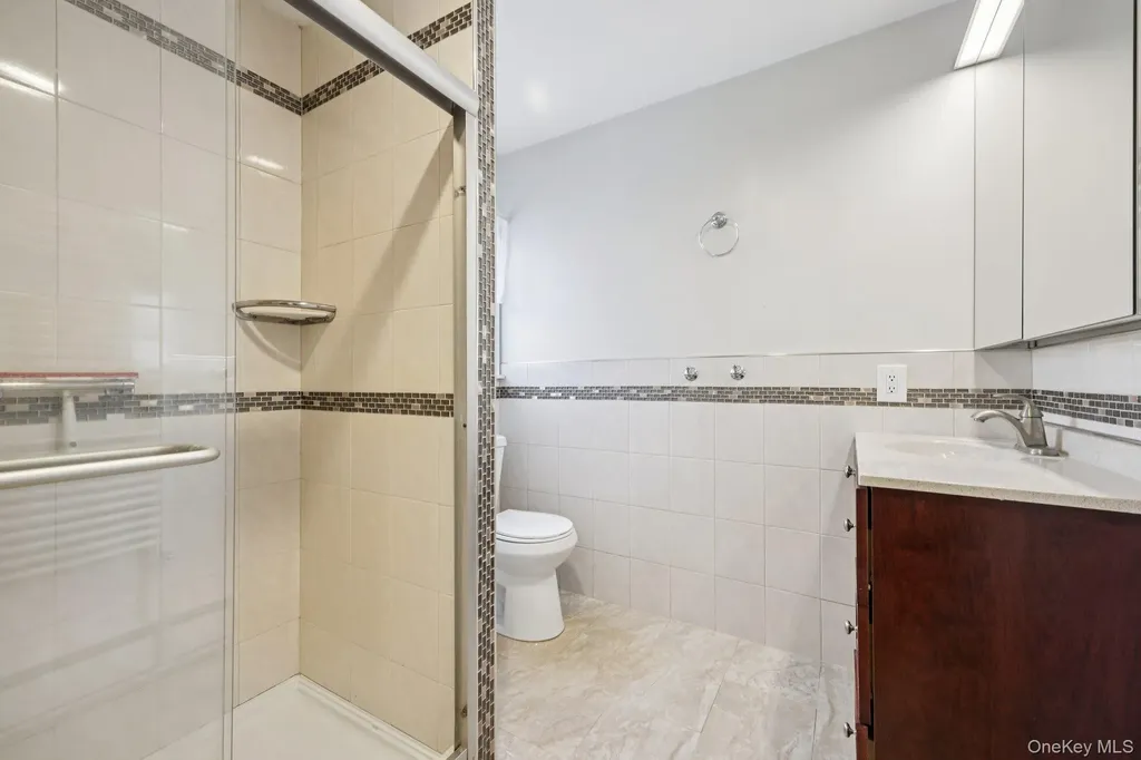 11 Mid Place Bohemia NY 11716