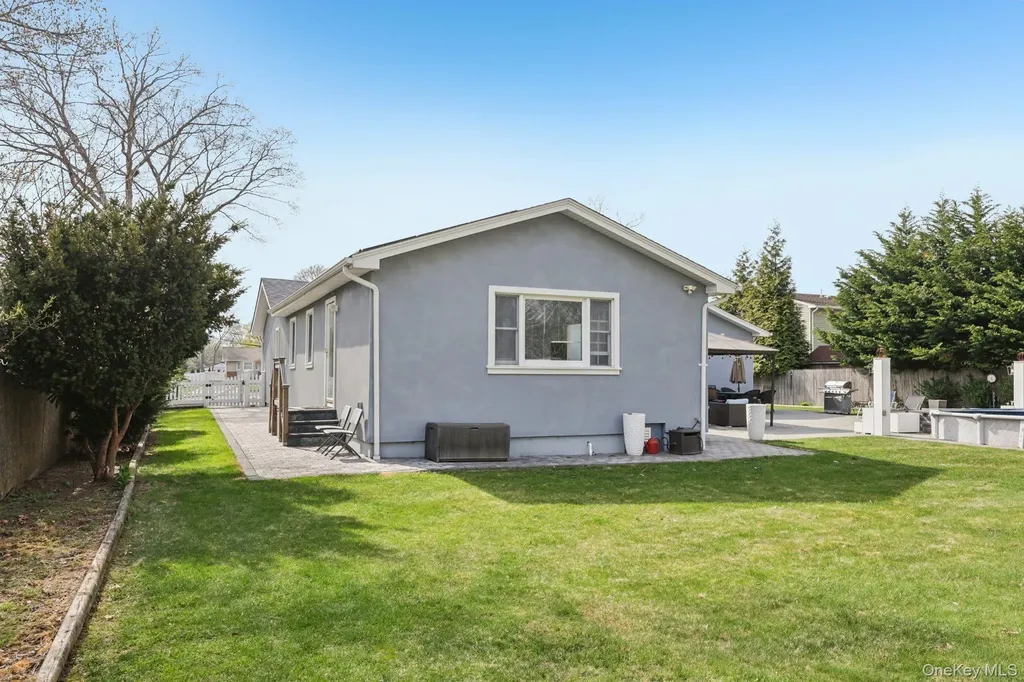 11 Mid Place Bohemia NY 11716