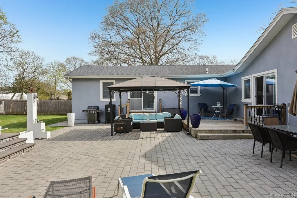 11 Mid Place Bohemia NY 11716