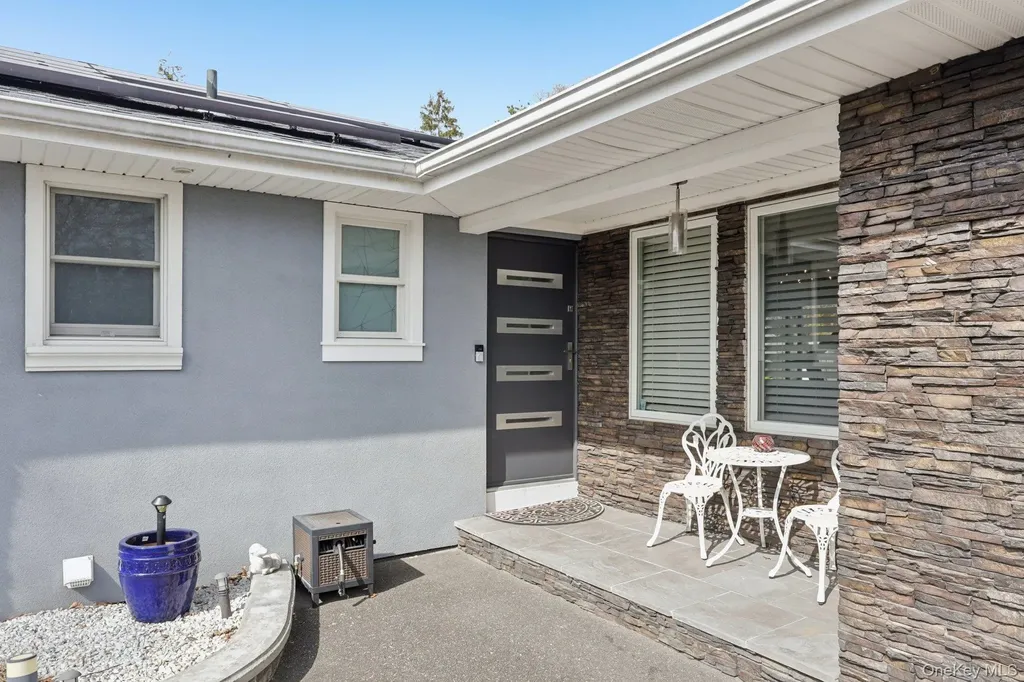 11 Mid Place Bohemia NY 11716