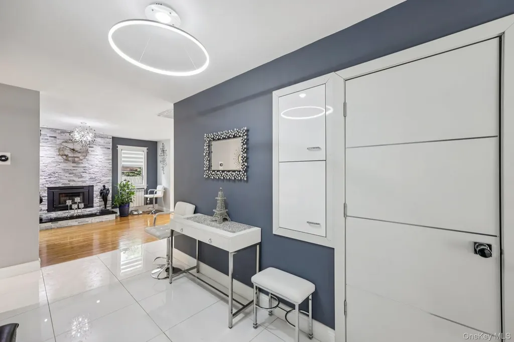 11 Mid Place Bohemia NY 11716