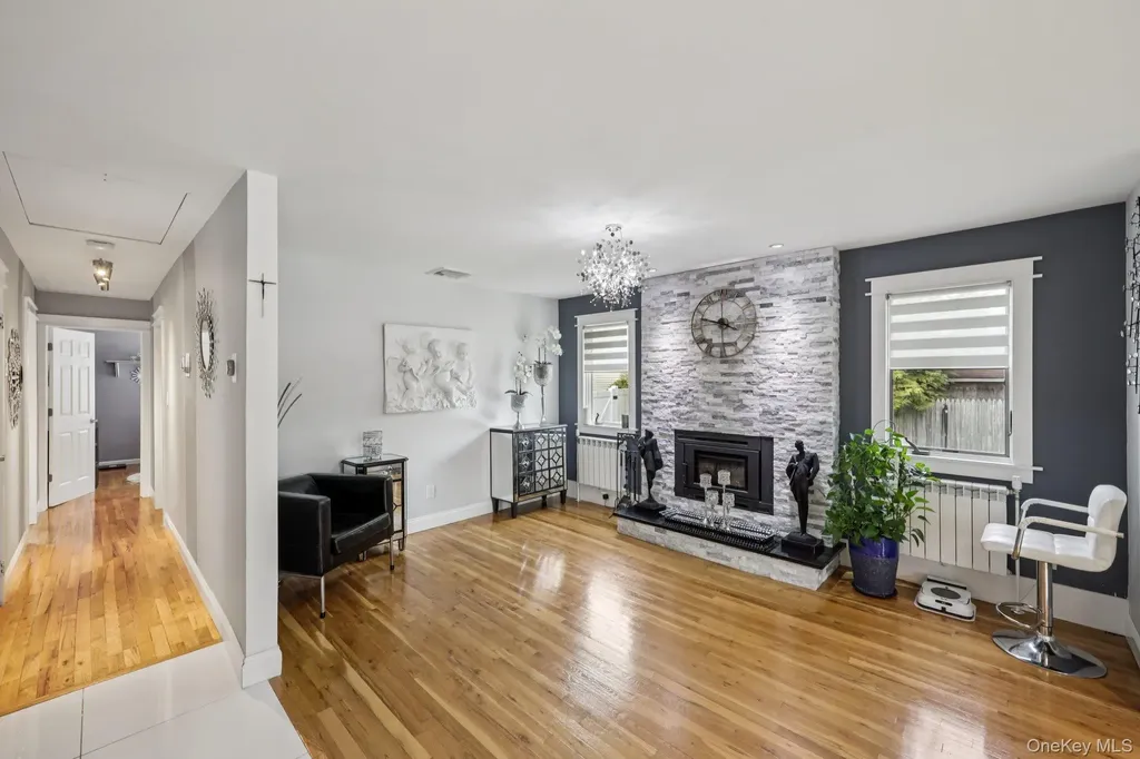 11 Mid Place Bohemia NY 11716