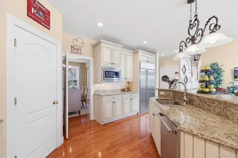 226 Buttonwood Way Hopewell Junction NY 12533
