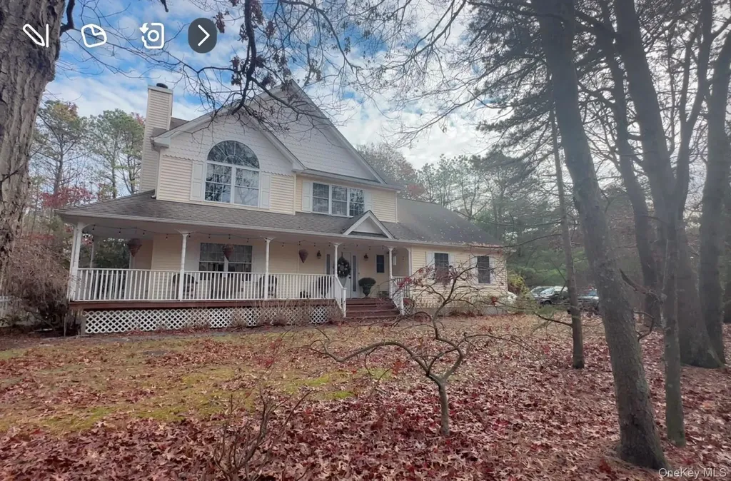 43 N Cozine Road Manorville NY 11949