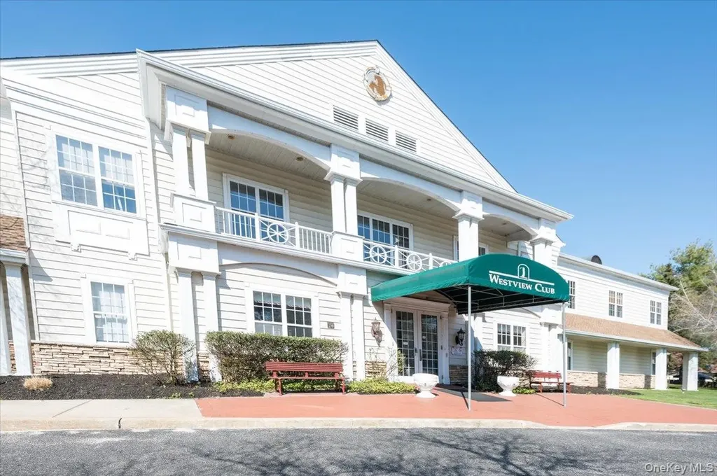 6 Robert Lane Middle Island NY 11953
