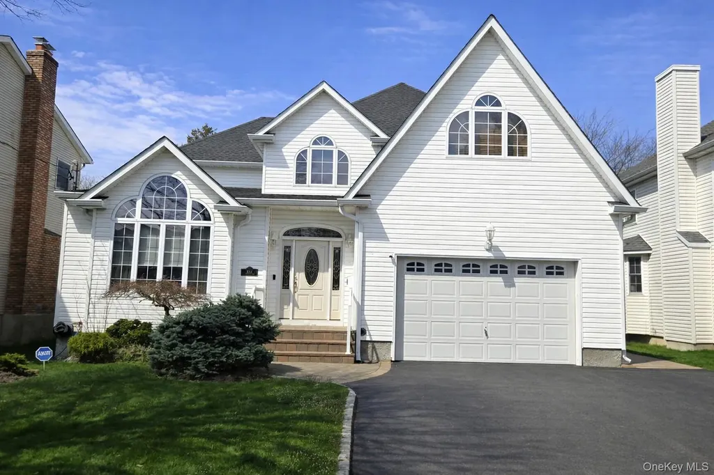 850 Linstead Lane North Bellmore NY 11710