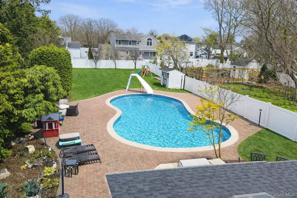 850 Linstead Lane North Bellmore NY 11710