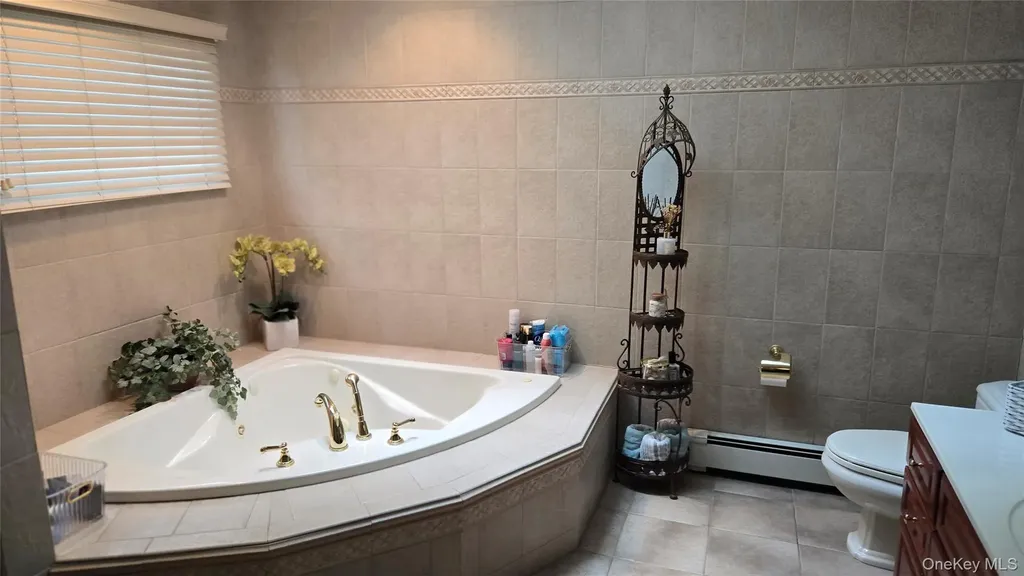 850 Linstead Lane North Bellmore NY 11710