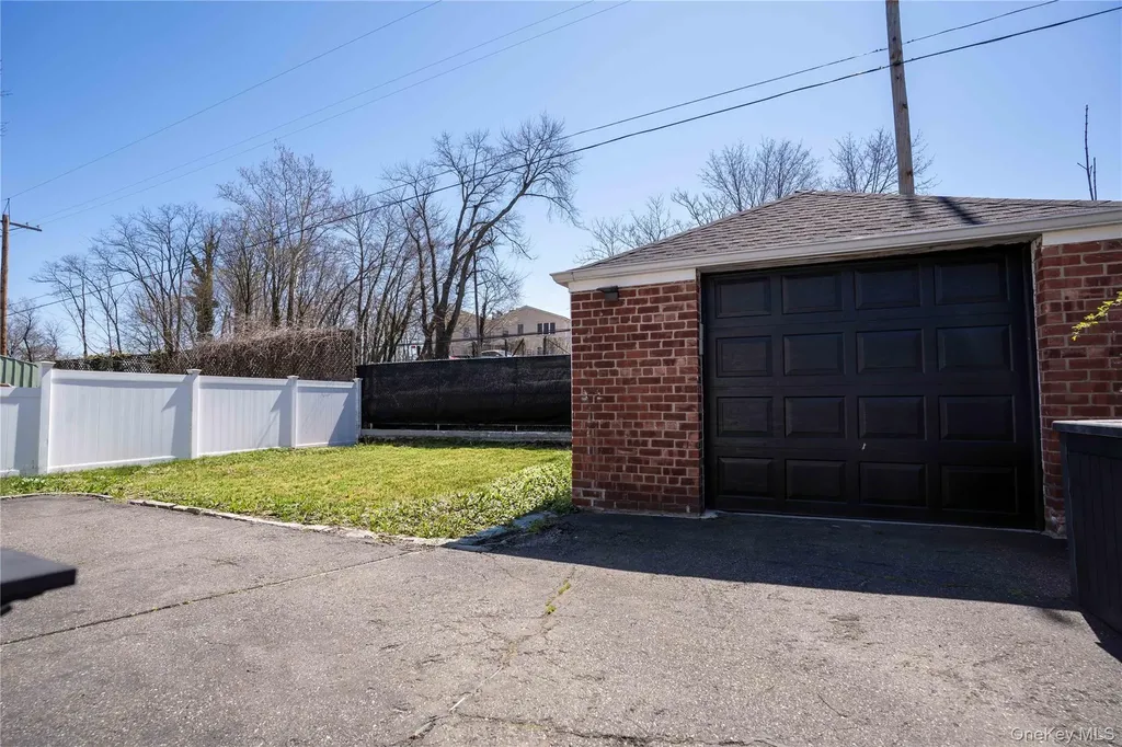 22236 41st Road Bayside NY 11361