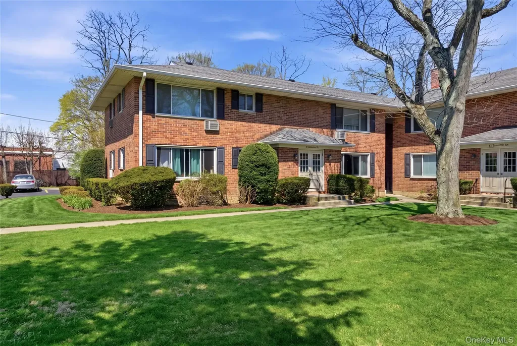 51 Edmunton Drive North Babylon NY 11703