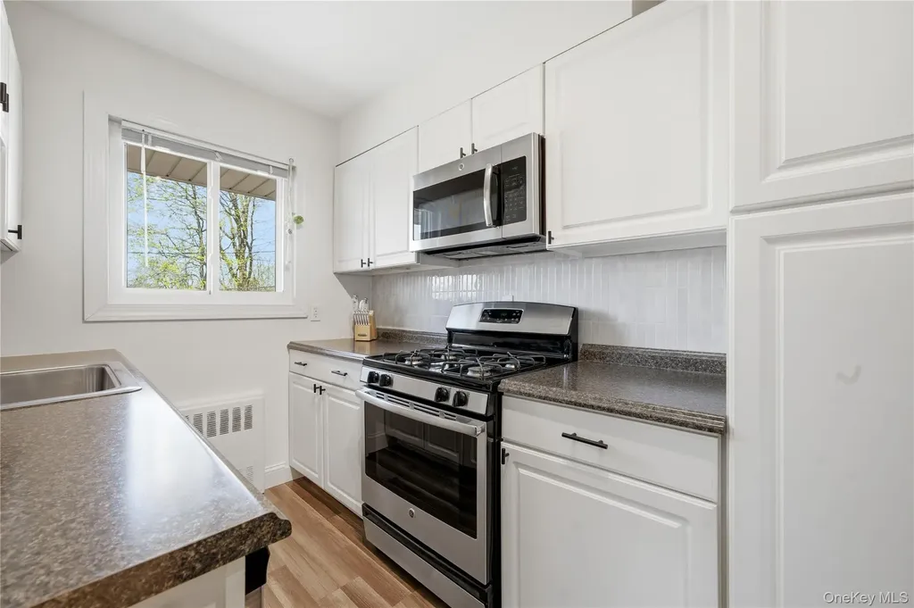 51 Edmunton Drive North Babylon NY 11703