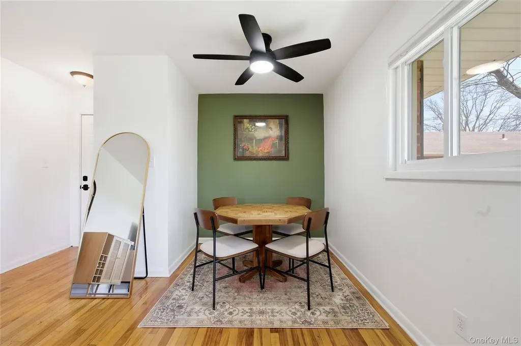 51 Edmunton Drive North Babylon NY 11703