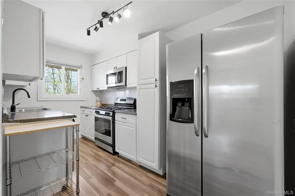 51 Edmunton Drive North Babylon NY 11703