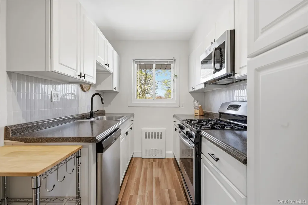 51 Edmunton Drive North Babylon NY 11703