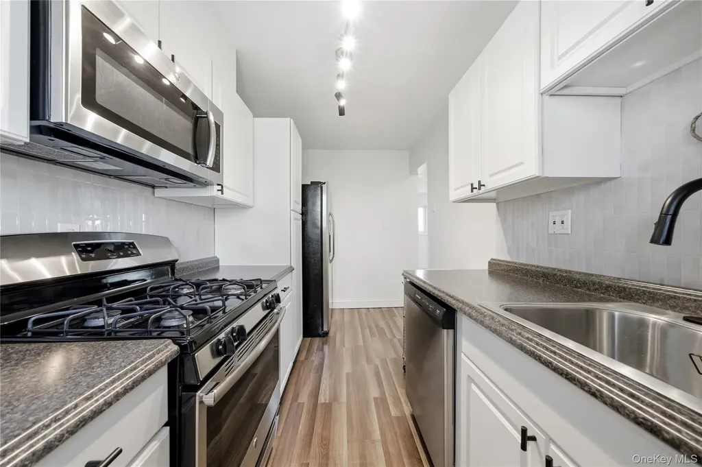 51 Edmunton Drive North Babylon NY 11703