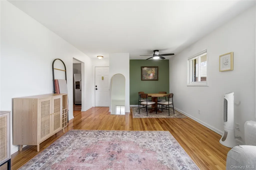 51 Edmunton Drive North Babylon NY 11703