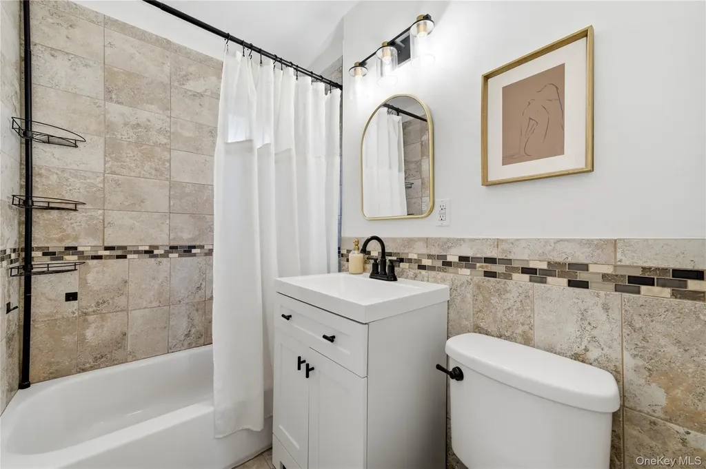 51 Edmunton Drive North Babylon NY 11703