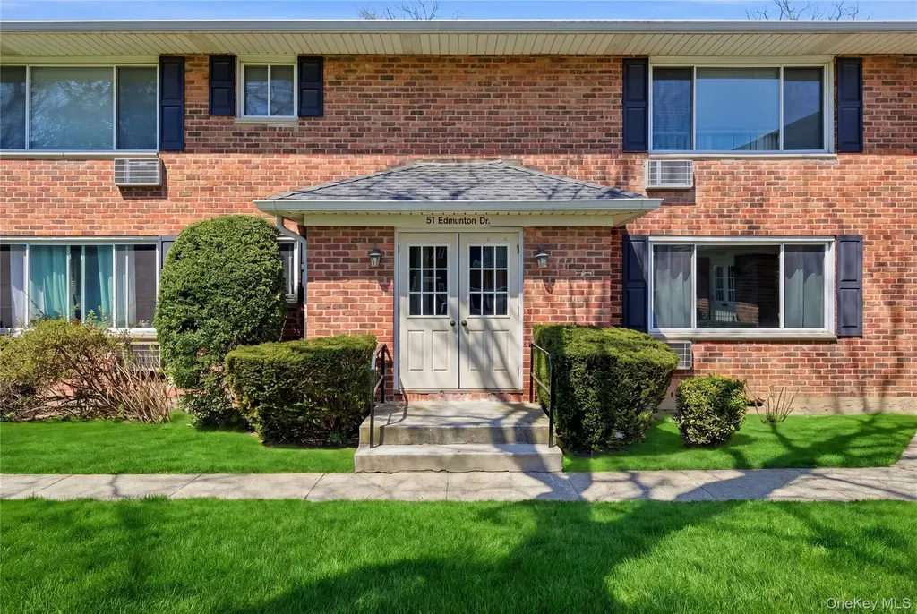 51 Edmunton Drive North Babylon NY 11703