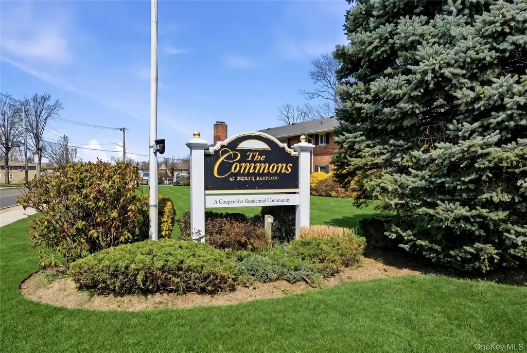 51 Edmunton Drive North Babylon NY 11703