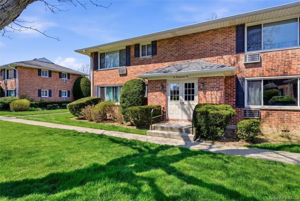 51 Edmunton Drive North Babylon NY 11703