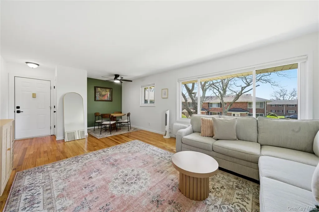 51 Edmunton Drive North Babylon NY 11703