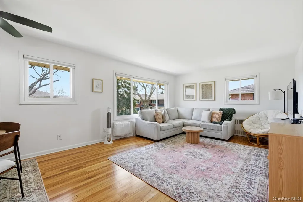 51 Edmunton Drive North Babylon NY 11703