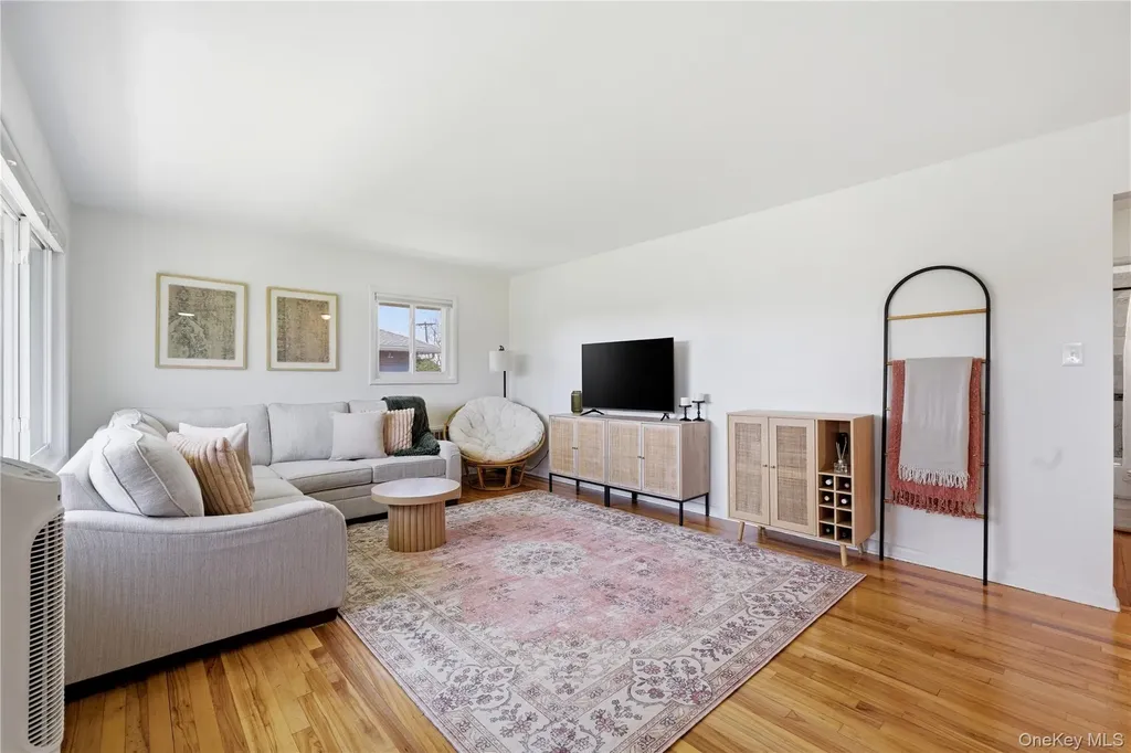 51 Edmunton Drive North Babylon NY 11703