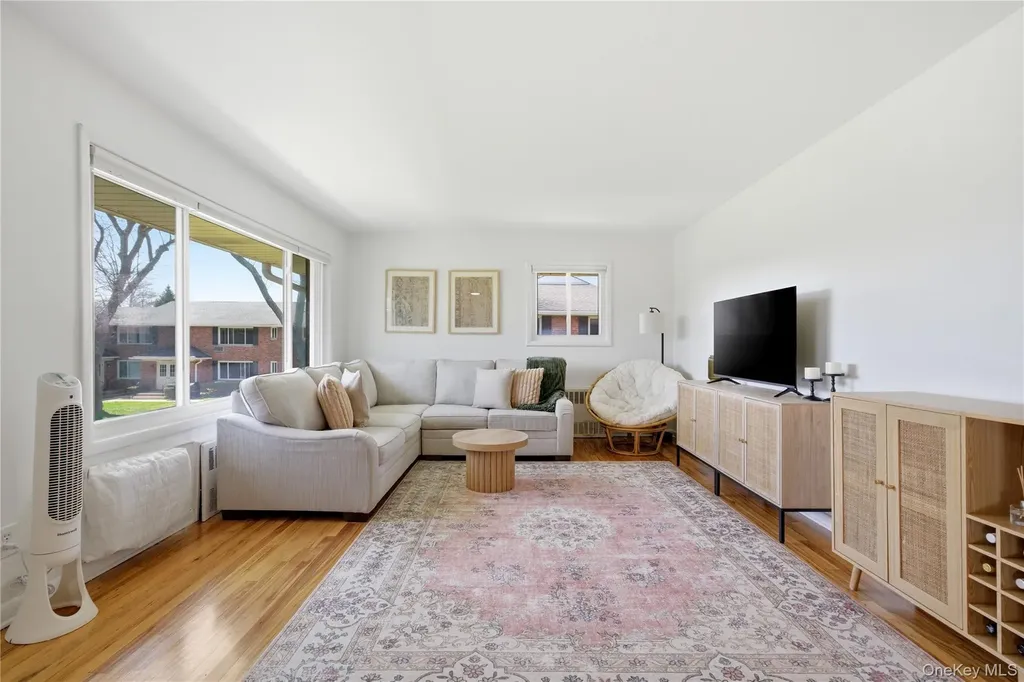 51 Edmunton Drive North Babylon NY 11703