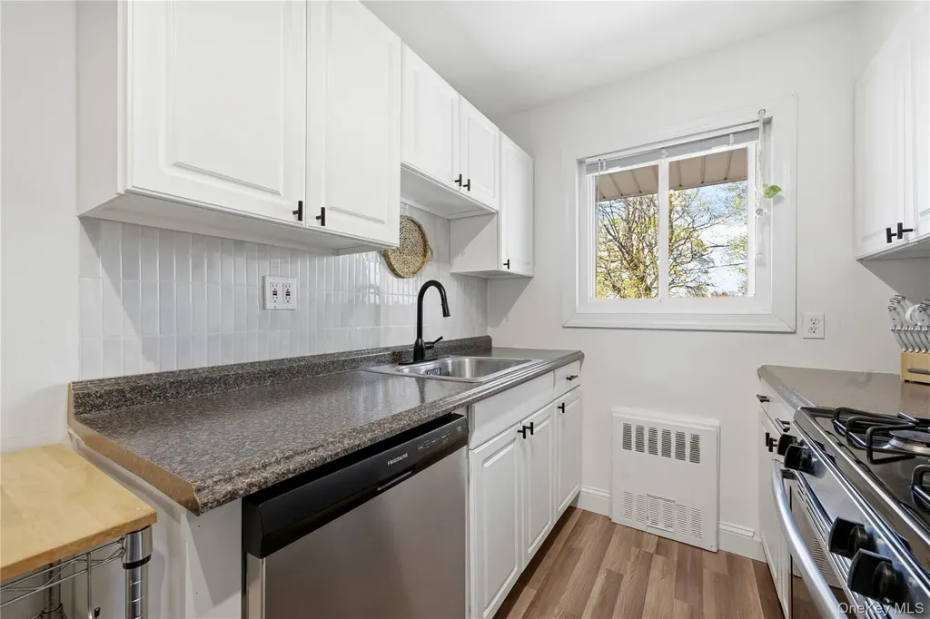 51 Edmunton Drive North Babylon NY 11703