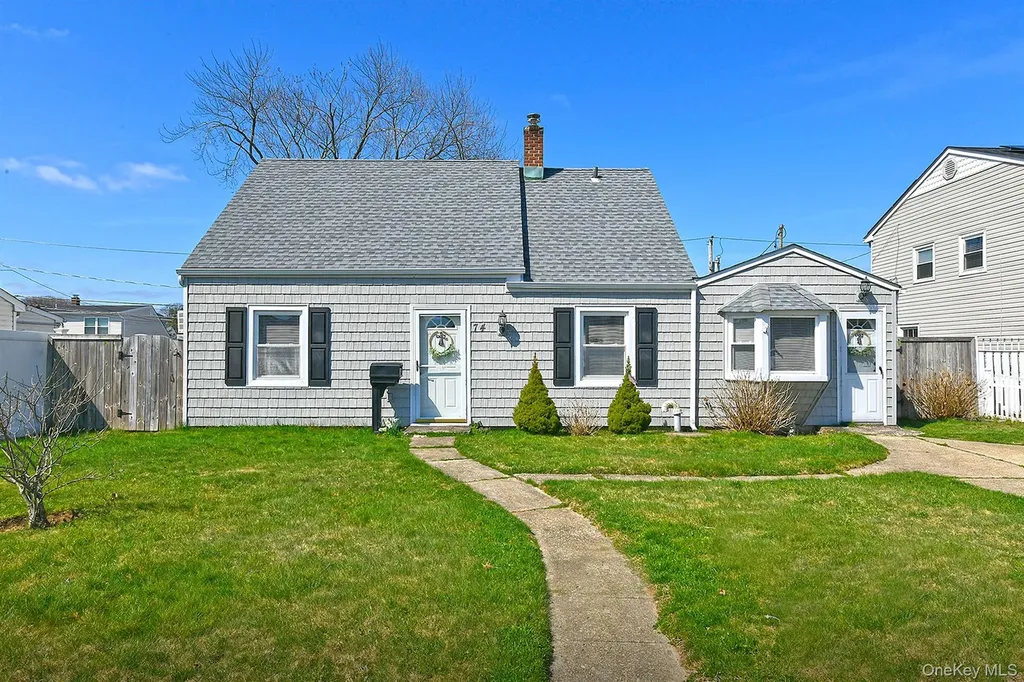 74 Rope Lane Levittown NY 11756