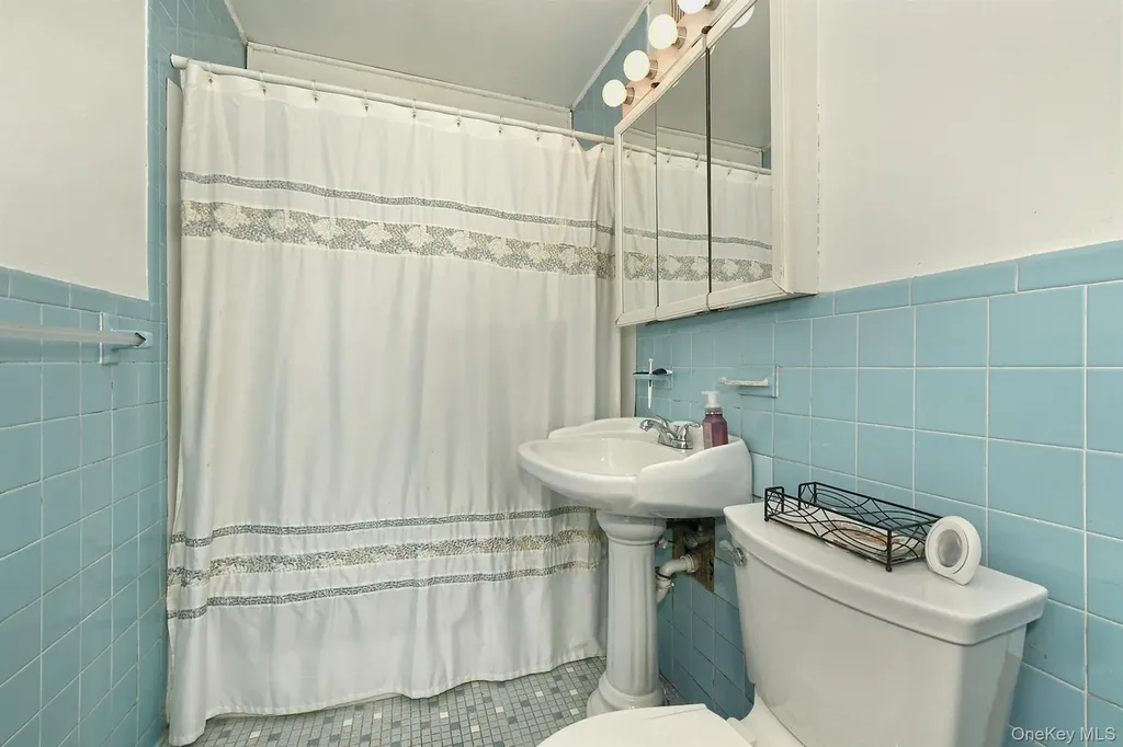 74 Rope Lane Levittown NY 11756